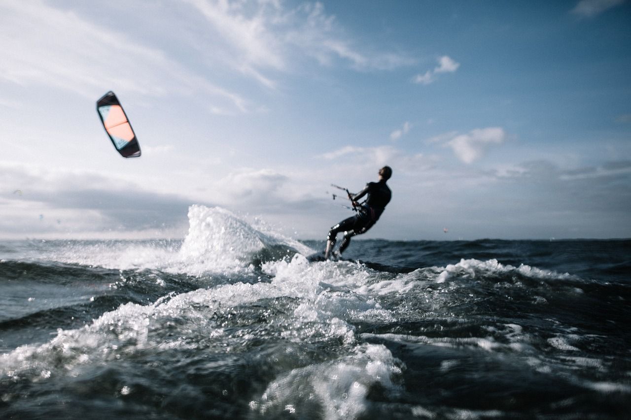 Kitesurfing – co warto wiedzieć?
